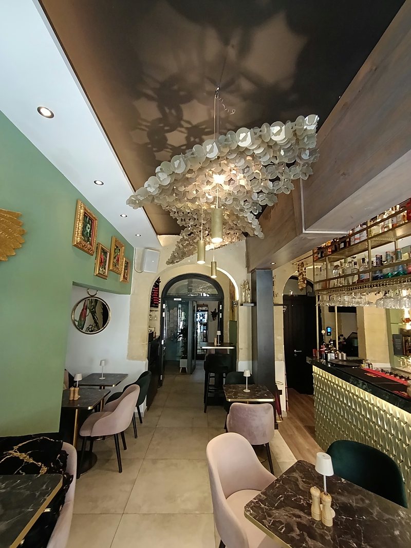 Corridor with a decorative moulded ceiling